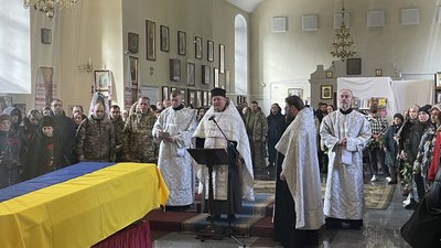 У Полтаві попрощалися із військовим Андрієм Іскрою У Полтаві попрощалися із військовим Андрієм Іскрою