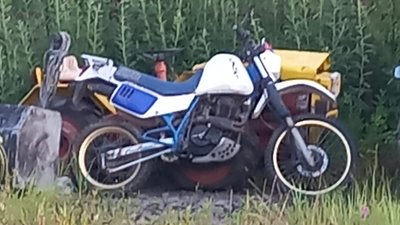 Віз під виглядом гумдопомоги: львівські прикордонники вилучили у водія трактор та мотоцикл Віз під виглядом гумдопомоги: львівські прикордонники вилучили у водія трактор та мотоцикл