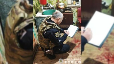 Правоохоронці під час обшуку на Чернігівщині Правоохоронці під час обшуку на Чернігівщині