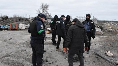 Розстріляли, бо відмовився розвантажувати боєприпаси. Двом росіянам повідомили про підозру за вбивство жителя Гостомеля