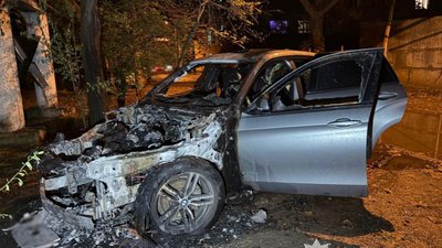 спалений автомобіль