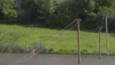 Електроопори стоять у воді Електроопори стоять у воді