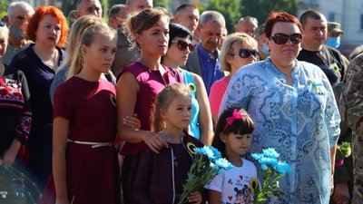 185 ударів Дзвону пам'яті: у Чернігові вшанували пам'ять загиблих воїнів