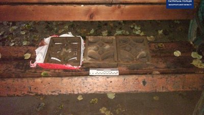 В Ужгороді затримали підозрюваних у крадіжці каналізаційних решіток