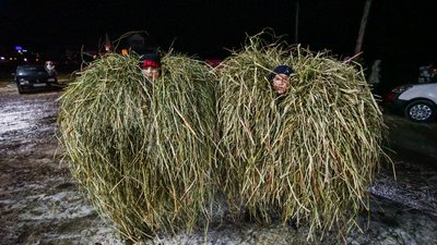 "Маланка була і за союзу, і в пандемію". Репортаж з наймасштабнішої на Буковині переберії "Маланка була і за союзу, і в пандемію". Репортаж з наймасштабнішої на Буковині переберії
