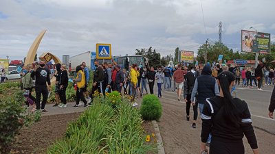 У Коблевому миколаївці протестують проти обмеження роботи нічних клубів. ОНОВЛЮЄТЬСЯ У Коблевому миколаївці протестують проти обмеження роботи нічних клубів. ОНОВЛЮЄТЬСЯ