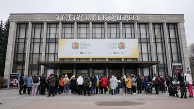 Театр, аудит, гроші, премії керівництву, обрані люди, обласна рада