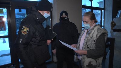 Рейди проводять щодня: на Донеччині поліція перевіряє місця торгівлі та харчування Рейди проводять щодня: на Донеччині поліція перевіряє місця торгівлі та харчування