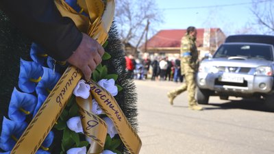 На Одещині попрощалися військовослужбовцями, які загинули під Миколаєвом На Одещині попрощалися військовослужбовцями, які загинули під Миколаєвом