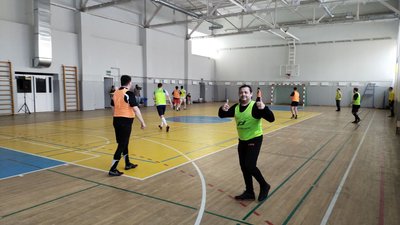 Медійники проти музикантів: у Сумах зіграли благодійний футзальний матч Медійники проти музикантів: у Сумах зіграли благодійний футзальний матч