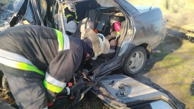 На Кіровоградщині в дорожній аварії загинула жінка й травмувався хлопчик