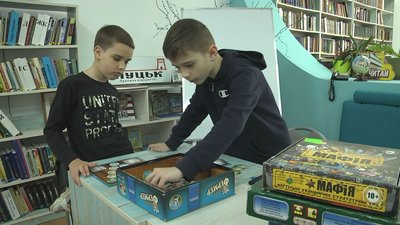У Луцьку переселенці навчають дітей мистецтву фотографії, медіа та фінансовій грамотності