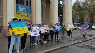 У Полтаві організували акцію на підтримку полонених та безвісти зниклих воїнів У Полтаві організували акцію на підтримку полонених та безвісти зниклих воїнів