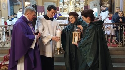 До Чернівців привезли Вифлеємський вогонь миру