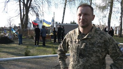 У селі на Тернопільщині попрощалися з військовим, екснардепом Олегом Барною У селі на Тернопільщині попрощалися з військовим, екснардепом Олегом Барною