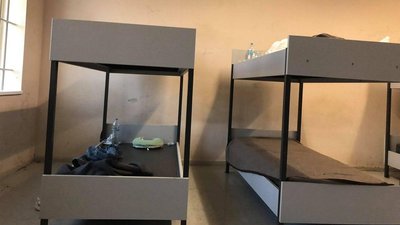 З аеропорту Афін не випускають 17 українців, які прилетіли з Києва. Їм загрожує заборона в'їзду в ЄС З аеропорту Афін не випускають 17 українців, які прилетіли з Києва. Їм загрожує заборона в'їзду в ЄС