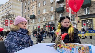 "Два серця в полоні". У Дніпрі поводять акцію на підтримку родин військовополонених "Два серця в полоні". У Дніпрі поводять акцію на підтримку родин військовополонених