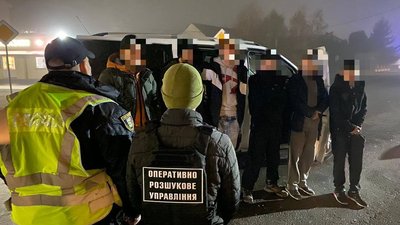 Закарпатців, які перевозили нелегалів, взяли під варту