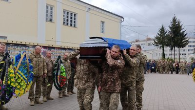 У Луцьку попрощалися з бійцем Андрієм Булгаковим