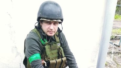 На Одещині простяться з військовим медиком, створивши живий коридор в його рідному місті
