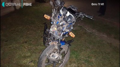 Був без шолома: на Рівненщині після ДТП мотоцикліст у комі Був без шолома: на Рівненщині після ДТП мотоцикліст у комі