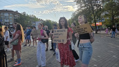 Миколаївці дев'ятий день поспіль виходять на акцію на підтримку Федорова Миколаївці дев'ятий день поспіль виходять на акцію на підтримку Федорова