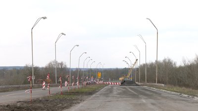 Біля Чернігова відкрили міст через Десну: рух дозволили усім видам транспорту Біля Чернігова відкрили міст через Десну: рух дозволили усім видам транспорту