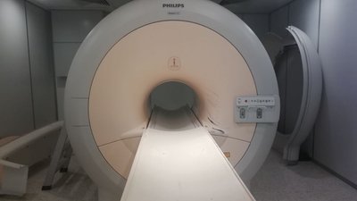 Під час ремонтних робіт в кімнаті МРТ в обласній лікарні у Житомирі пошкодився томограф