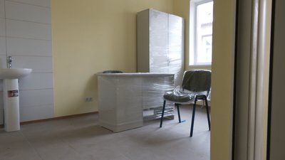 Обіцяють житло, автівку та водія: у селі на Черкащині шукають сімейного лікаря Обіцяють житло, автівку та водія: у селі на Черкащині шукають сімейного лікаря