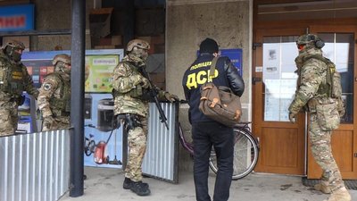 На Прикарпатті поліція обшукувала території лісових господарств через незаконну рубку