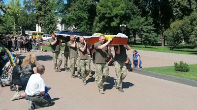 У Чернігові попрощалися з трьома військовими: Володимиром Королем, Вадимом Авраменком та Сергієм Волковим У Чернігові попрощалися з трьома військовими: Володимиром Королем, Вадимом Авраменком та Сергієм Волковим