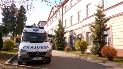 "Червона" зона на Прикарпатті: медики розгортають додаткові ліжка і закликають вакцинуватися "Червона" зона на Прикарпатті: медики розгортають додаткові ліжка і закликають вакцинуватися