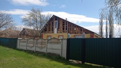 Двічі в одне місце — у Лебедині російська авіація кілька разів скидала бомби на вулицю Привокзальну Двічі в одне місце — у Лебедині російська авіація кілька разів скидала бомби на вулицю Привокзальну