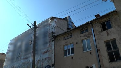 Комісія ДАБК знову не змогла перевірити незаконну добудову, яку звели у центрі Франківська