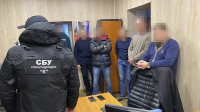 Служба безпеки викрила корупційну схему розмитнення авто на Дніпропетровщині