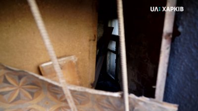 Опалюватимуть вулицю. Мешканці будинку у Харкові шукають власника зруйнованого підвалу