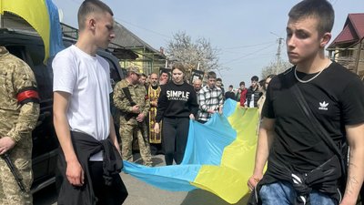 На Закарпатті попрощалися із полеглим захисником Ярославом Багрієм На Закарпатті попрощалися із полеглим захисником Ярославом Багрієм