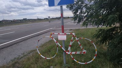У Дніпрі школярки розробили екологічні велосипедні станції