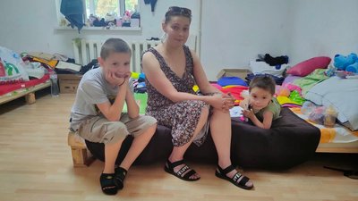 Переселенці з Сєвєродонецька зробили в Дніпрі шелтер для жителів Донбасу Переселенці з Сєвєродонецька зробили в Дніпрі шелтер для жителів Донбасу