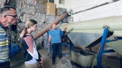 Першу відкриту екскурсію провели на станції заготівлі вторсировини в Ужгороді Першу відкриту екскурсію провели на станції заготівлі вторсировини в Ужгороді