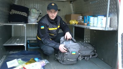 Черкаські рятувальники допомагали дітям-переселенцям долати стрес Черкаські рятувальники допомагали дітям-переселенцям долати стрес