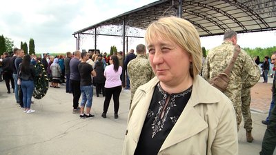 У Житомирі попрощалися із загиблим військовим-спецпризначенцем Миколою Приймаком У Житомирі попрощалися із загиблим військовим-спецпризначенцем Миколою Приймаком
