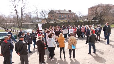 На Черкащині батьки протестували проти зменшення кількості шкіл у селах