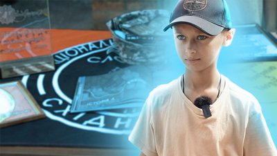 11-річний Максим Бевз із Кропивницького, який допомагає військовим
