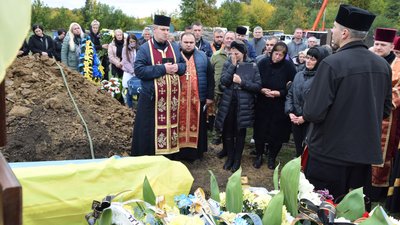 У громаді на Тернопільщині попрощалися з двома загиблими військовослужбовцями У громаді на Тернопільщині попрощалися з двома загиблими військовослужбовцями