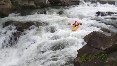 У Яремчі на річці Прут змагаються рафтингісти У Яремчі на річці Прут змагаються рафтингісти