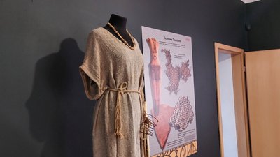 Шість тисяч років: у Черкаському музею представили новий експонат Шість тисяч років: у Черкаському музею представили новий експонат