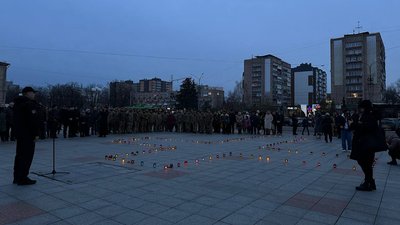 Свічки пам'яті: у Черкасах вшановують жертв Голодоморів Свічки пам'яті: у Черкасах вшановують жертв Голодоморів