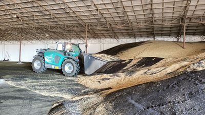 На Волині тривають жнива: аграрії обмолотили 60% площ ріпаку На Волині тривають жнива: аграрії обмолотили 60% площ ріпаку