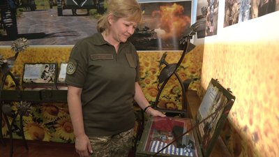 Скринька із речами Яніса Скринька із речами Яніса